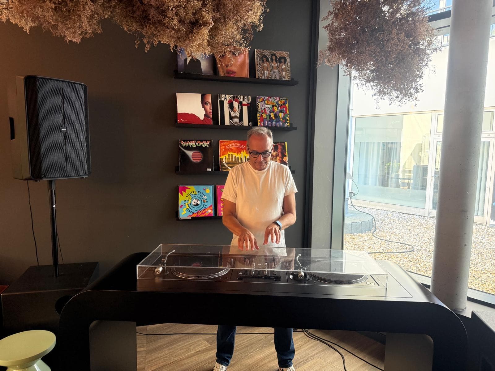Wolfgang als DJAY PASSION an den Plattenspielern